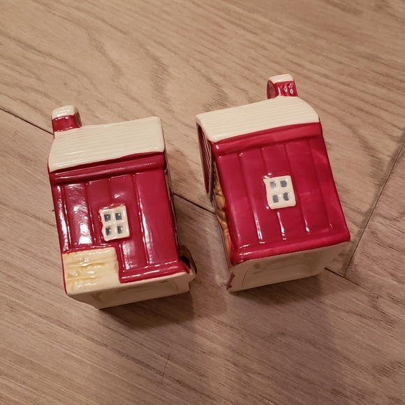 Red barn Salt & Pepper set - Picture 4 of 7